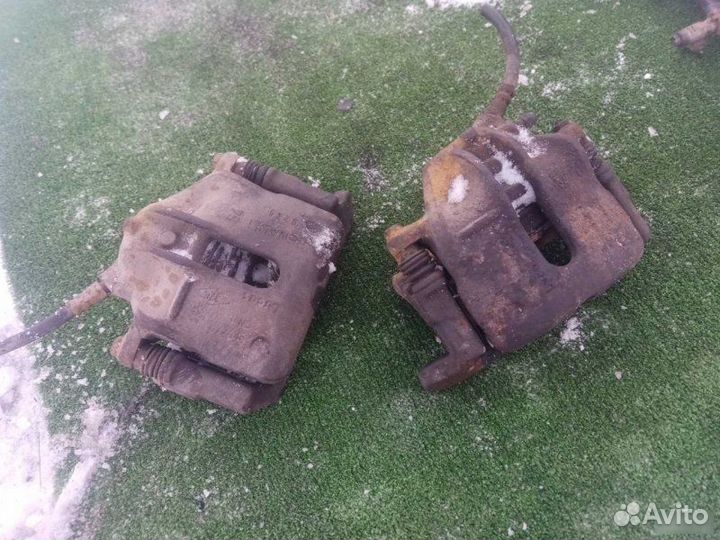 Суппорт тормозной передний Renault Laguna 1999