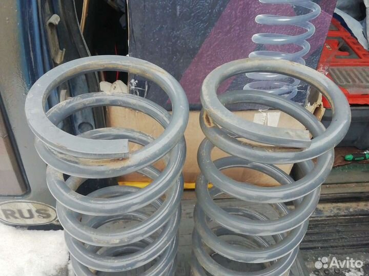 Пружины задние Ленд Ровер Дефендер