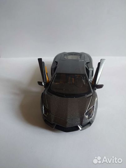 Коллекционные модели 1:24 Maisto Bburago Welly