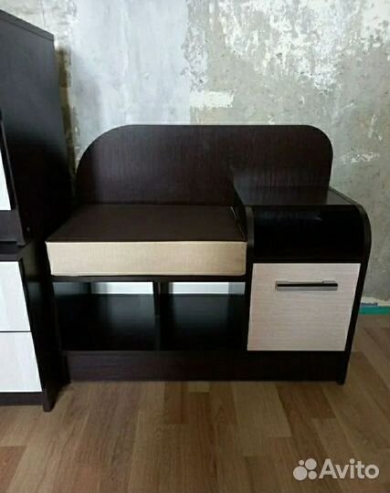 Банкетка с мягким сидением в прихожую