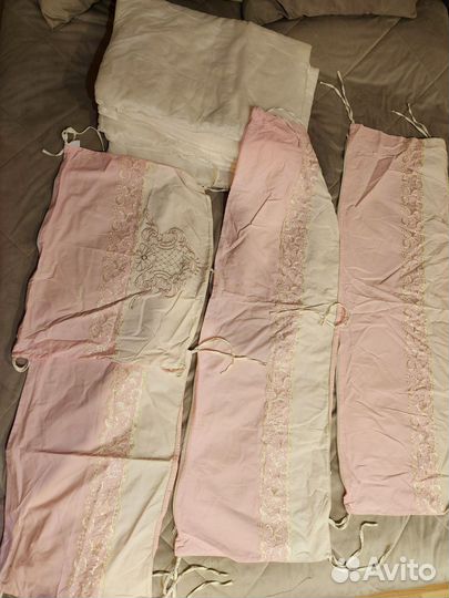 Бортики на кроватку для малыша на синтипоне