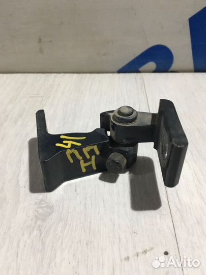 Петля двери audi A4 b8