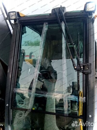 Стекло дверное левое на JCB 3CX / 4CX / 5CX