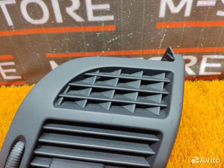 Дефлектор воздушный правый Mercedes-Benz E-Class