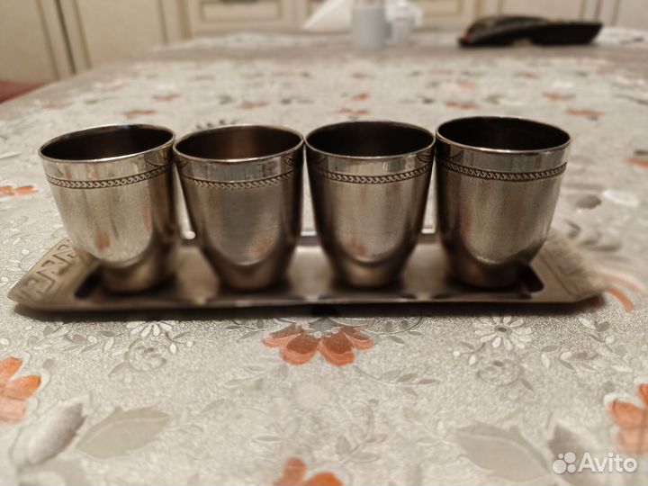 Набор винтажных стопок на полносе