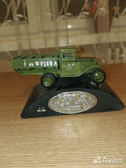 Самая первая и наиредкая эмблема газ