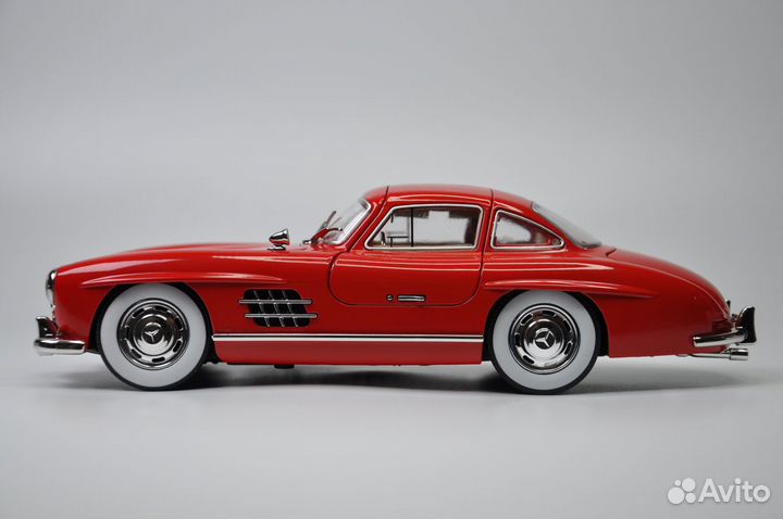 Модель автомобиля Mercedes-Benz 300SL 1954 металл