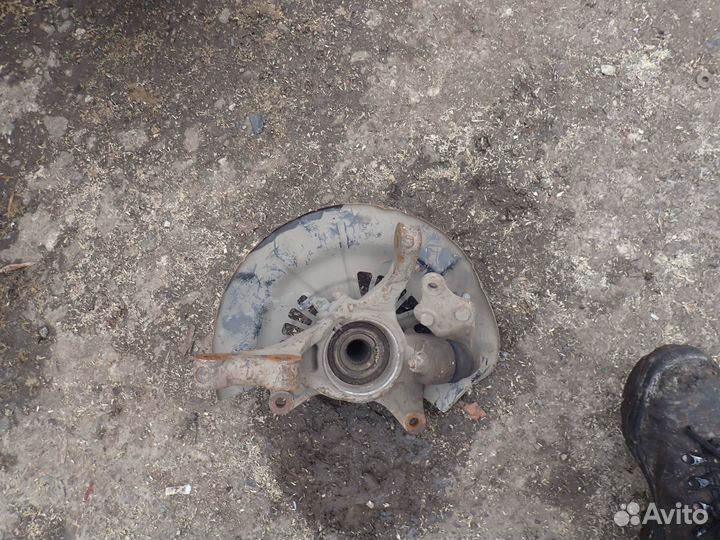 Кулак поворотный передний правый Toyota Camry V50