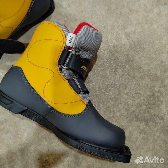 Лыжные ботинки