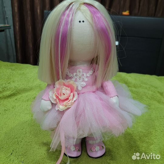 Кукла ручной работы. И на подставке