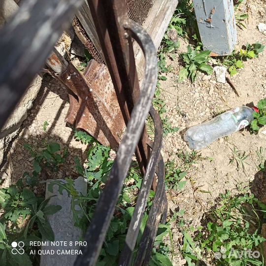 Металлическая решётка на окно