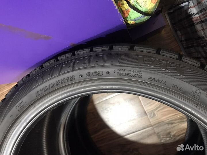 Bridgestone Blizzak VRX 245/40 R18