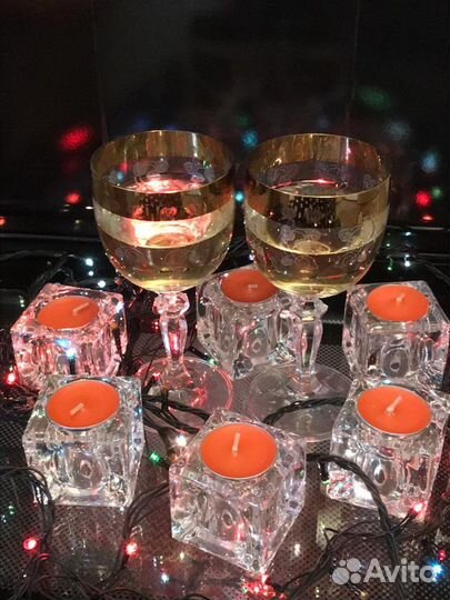 Подсвечники со свечами Листайте