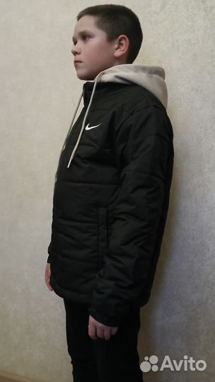 Новая демисезонная куртка Nike для мальчика