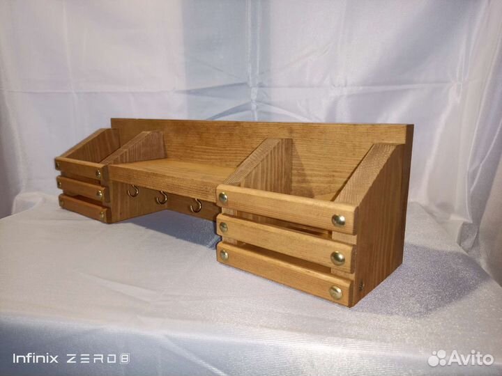 Ключница с полкой