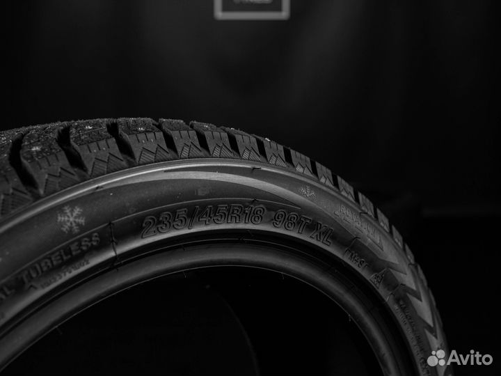 Zmax Winternova Stud II 235/45 R18 105T