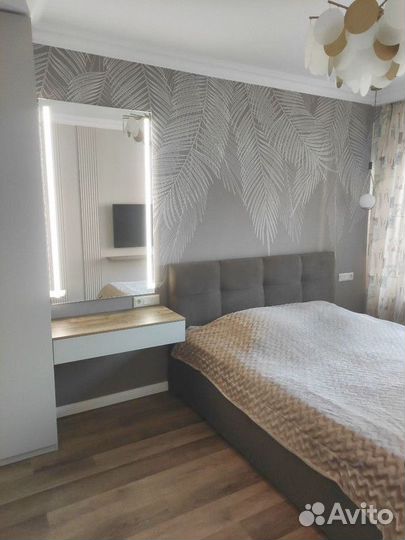 Зеркало настенное