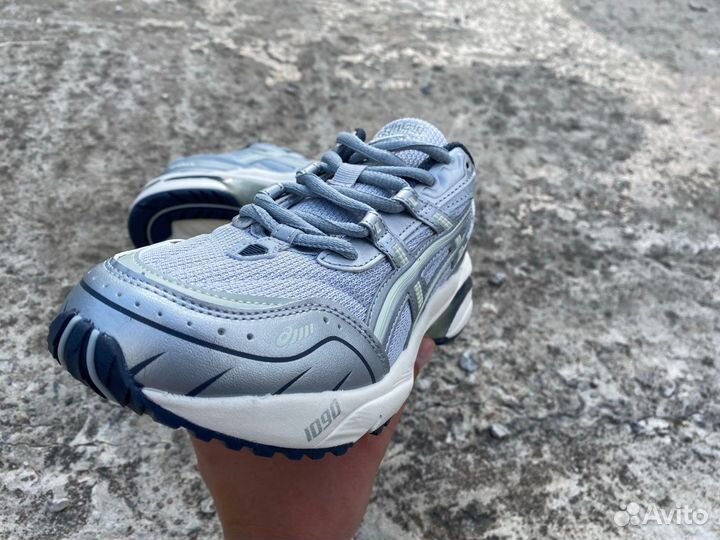 Кроссовки asics