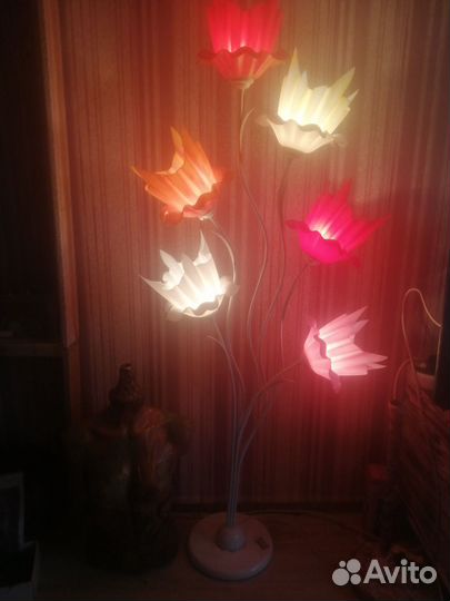 Напольный светильник