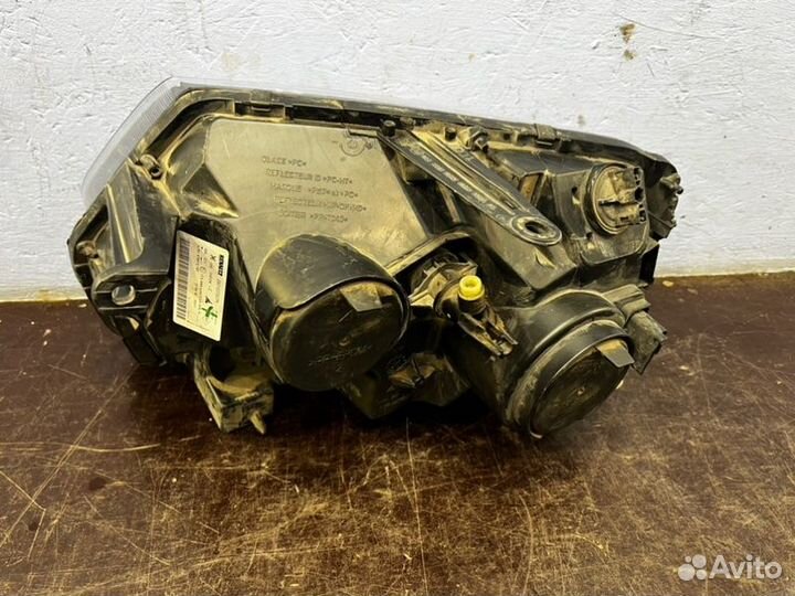 Фара правая Renault Duster 2