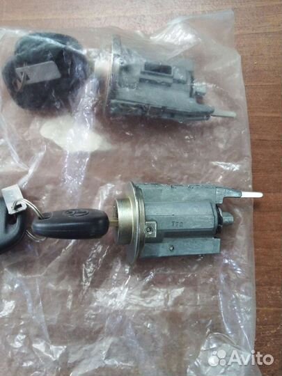 Замок зажигания оригинал Toyota RAV4 20