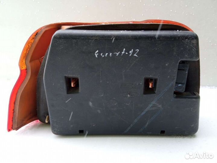 Фонарь задний правый Ford Escort 5