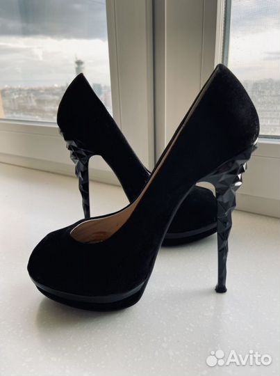Туфли черные с открытым мысом 38-39