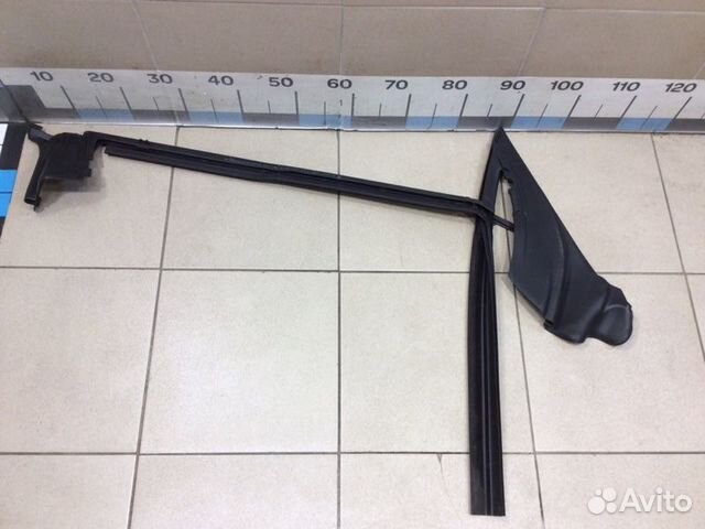 Уплотнитель стекла двери передний левый Bmw