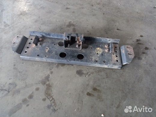 Траверса передняя