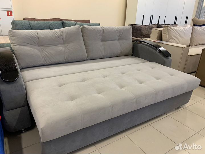 Диван на металлокаркасе