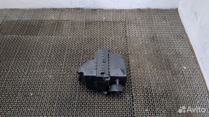 Корпус воздушного фильтра Jeep Grand Cherokee, 201