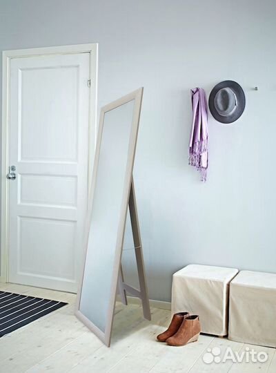 Зеркало с часами и музыкой