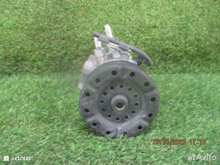 Компрессор кондиционера на toyota isis ZNM10G 1ZZ