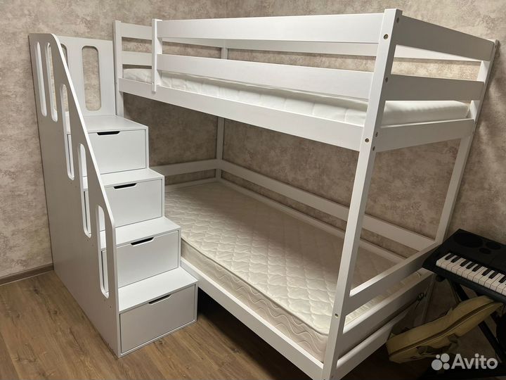 Кровать детская двухъярусная с комодом лестница