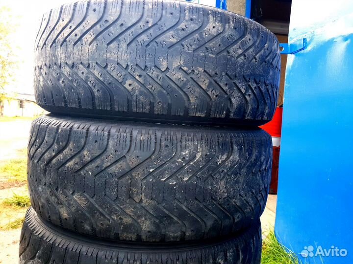 Goodyear UltraGrip 500 235/55 R17 99T