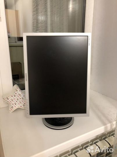 Монитор Samsung SyncMaster 204 B