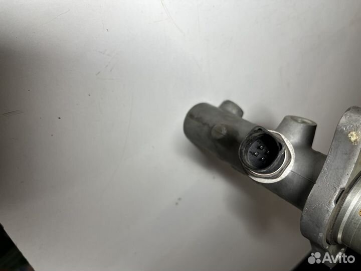 Главный тормозной цилиндр Volkswagen Tuareg 4.2