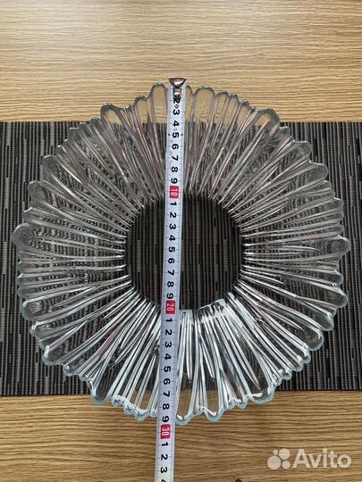 Стеклянная ваза под фрукты