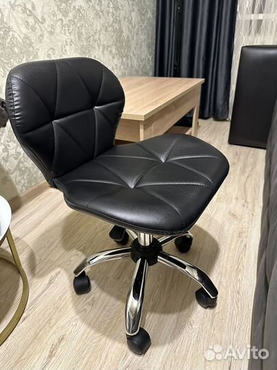 Стул кресло на колесиках