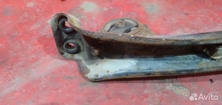 Ниссан Альмера Н16 балка передняя продольная