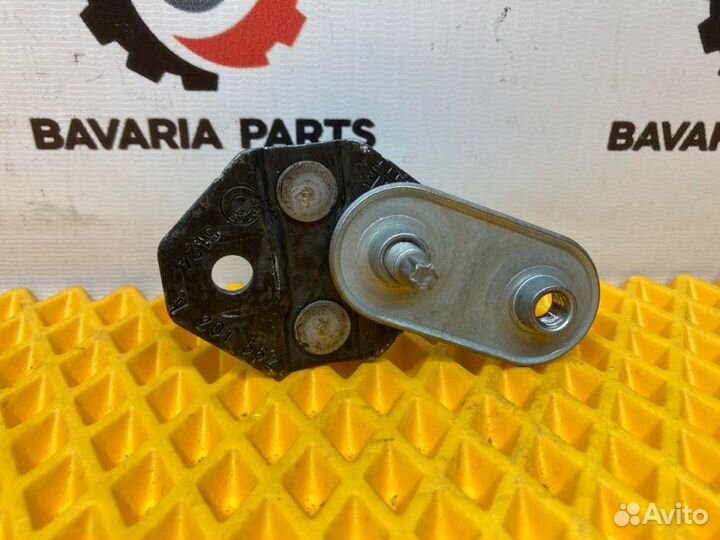 Петля замка багажника Bmw X3 E83 2.5 N52 2008