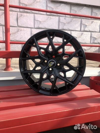 Диск литой R17 7.0 4*100 ET35 d60.1 Black