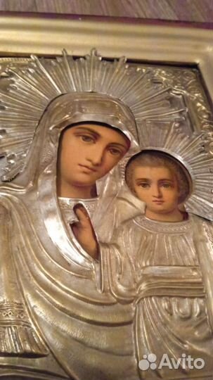 Икона Казанской Божьей Матери/в киоте/19в