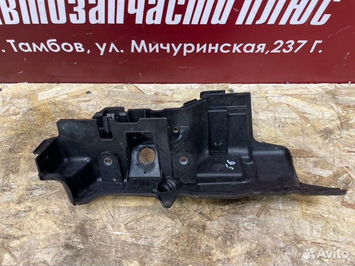 Крышка двигателя Renault Duster