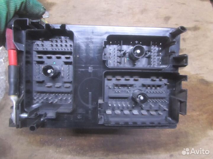 Блок предохранителей Astra J 2010) 13449204