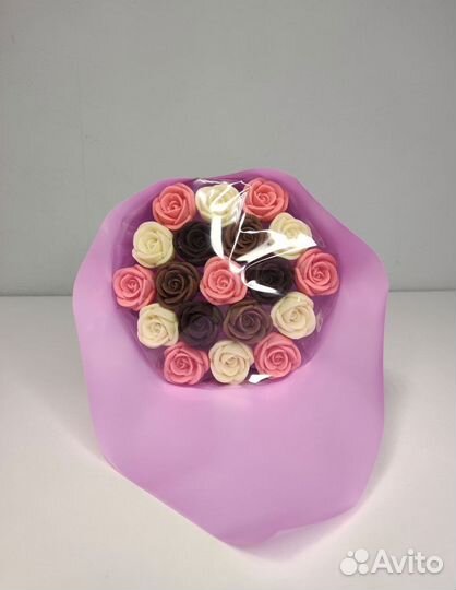 Букет - 19 Роз из Трёх Видов Шоколада