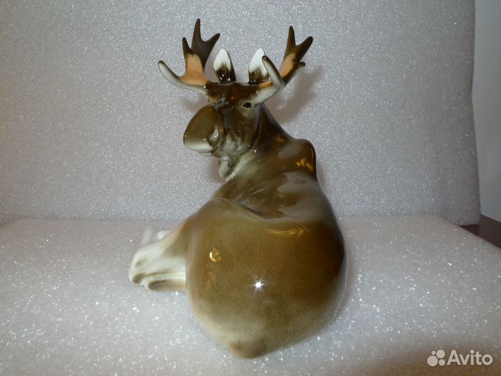 Фарфоровая фигурка