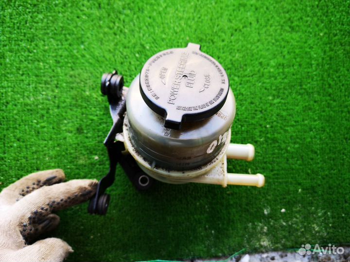 Бачок гур на Toyota Camry V40 2006-2011