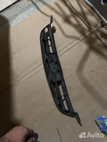 Продом решетку радиатора хонда Аккорд 1999