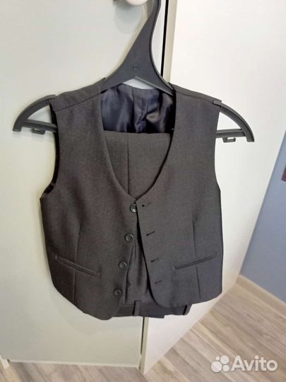 Школьный костюм для мальчика 122 серый